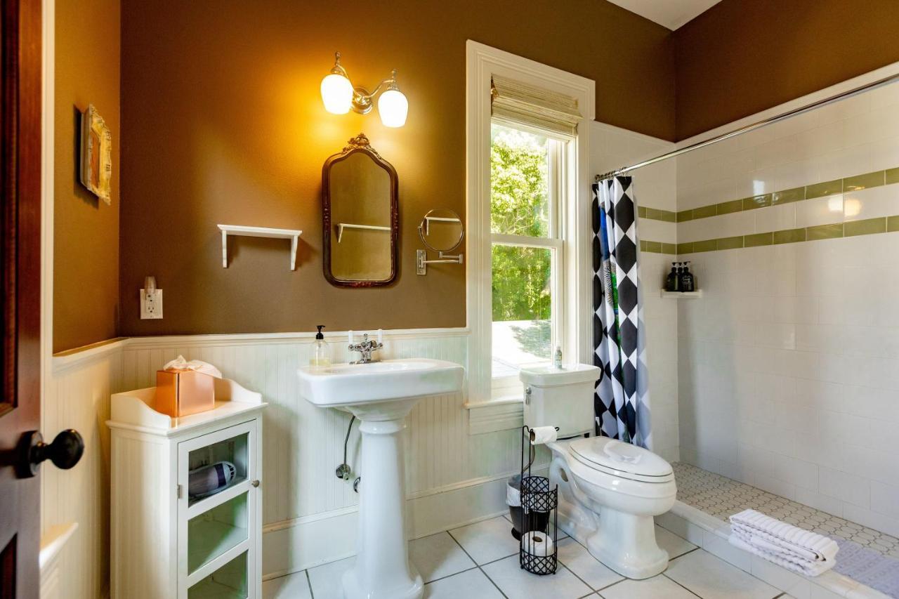 Southern Charm In The Camellia Rose Inn Gainesville Exterior photo